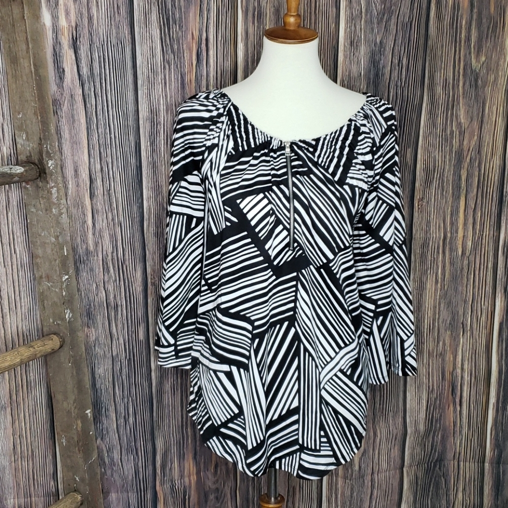 NWT Roz & Ali top black and white size large